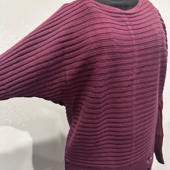 Sweater - Picture 2 of 7